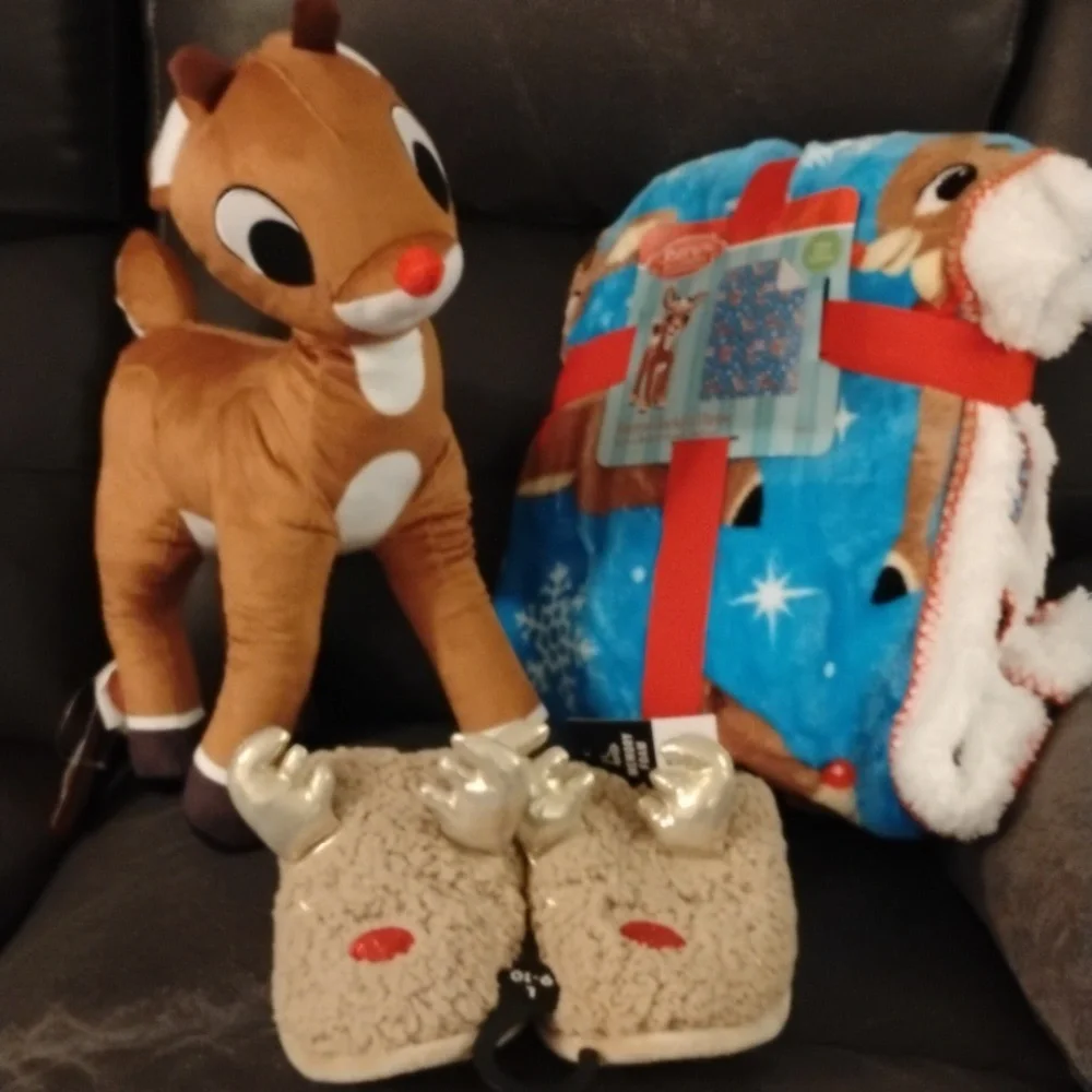 New Rudolph the red nosed reindeer throw, plush and slippers bundle - Picture 1 of 5